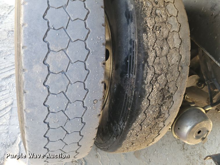 image for item IV9718 2000 Peterbilt 357  dump truck