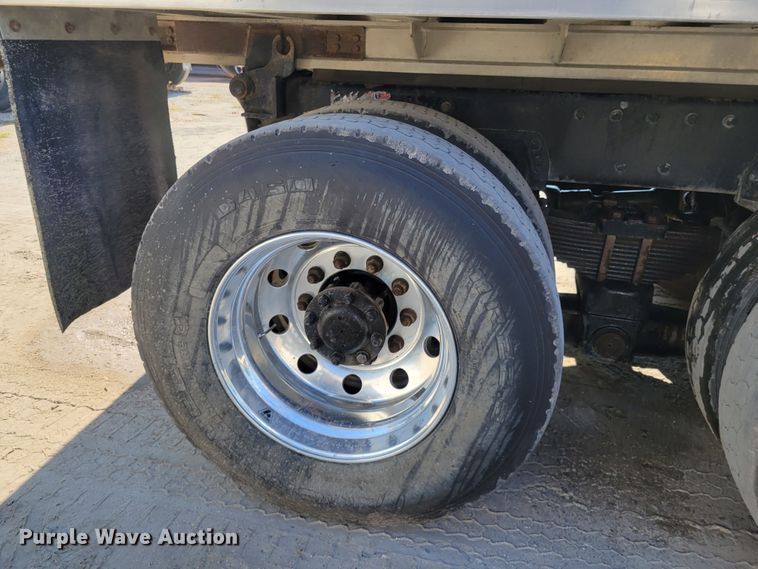 image for item IV9718 2000 Peterbilt 357  dump truck