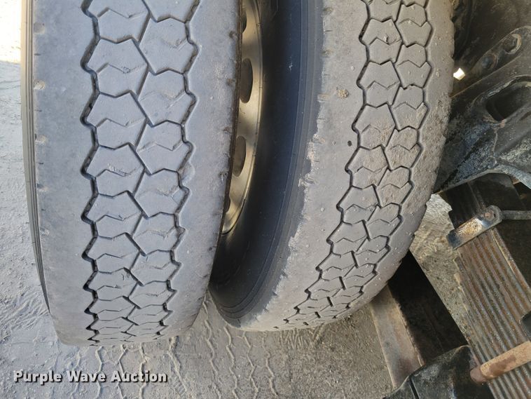 image for item IV9718 2000 Peterbilt 357  dump truck