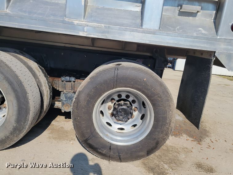 image for item IV9718 2000 Peterbilt 357  dump truck
