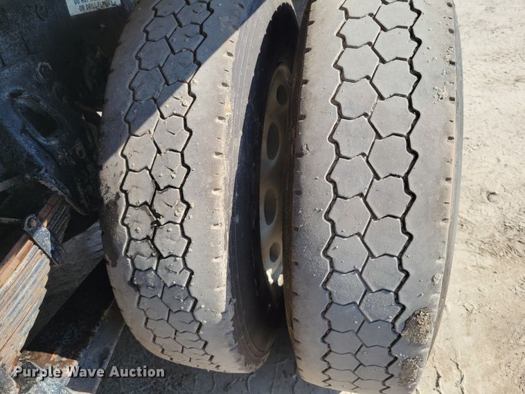 image for item IV9718 2000 Peterbilt 357  dump truck