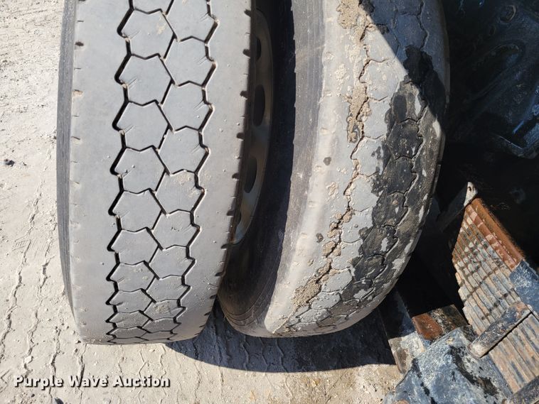 image for item IV9718 2000 Peterbilt 357  dump truck