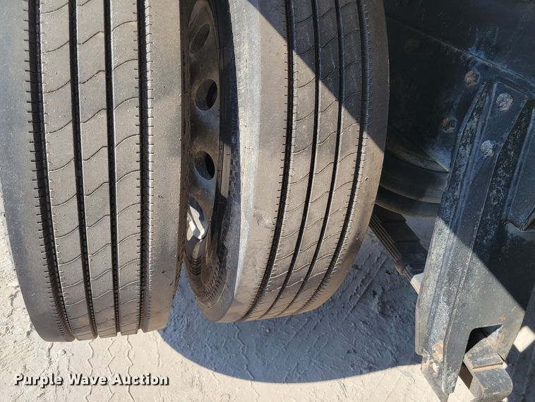 image for item IV9718 2000 Peterbilt 357  dump truck