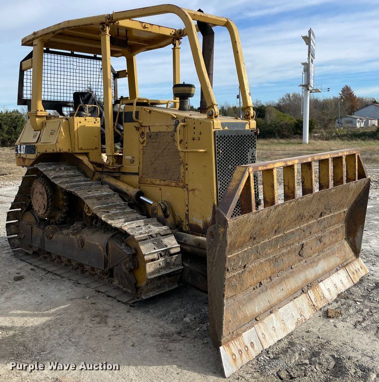 image for item IX9607 1992 Caterpillar D4H  dozer