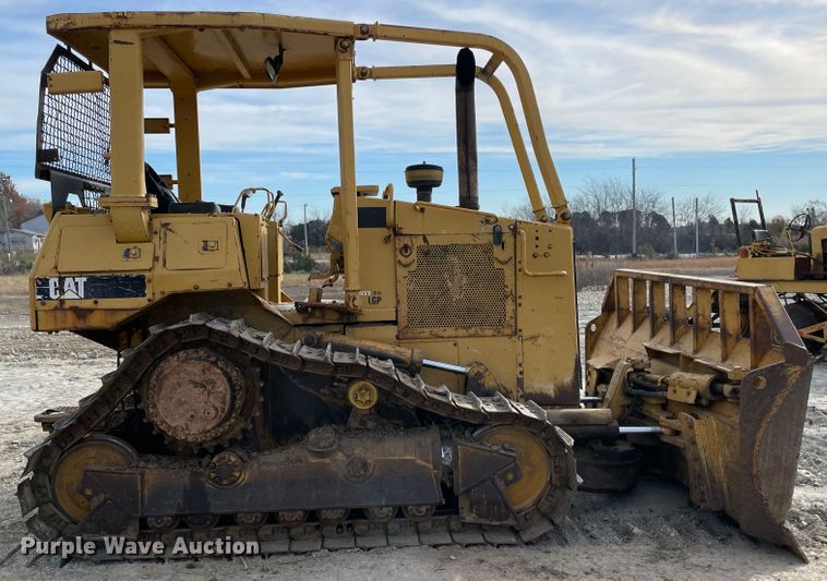 image for item IX9607 1992 Caterpillar D4H  dozer