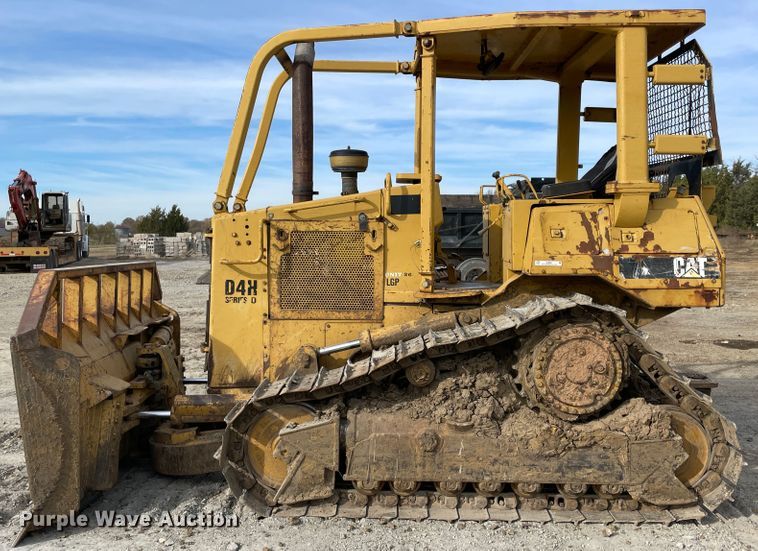 image for item IX9607 1992 Caterpillar D4H  dozer