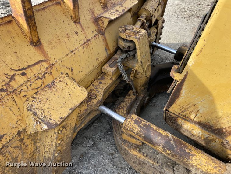 image for item IX9607 1992 Caterpillar D4H  dozer