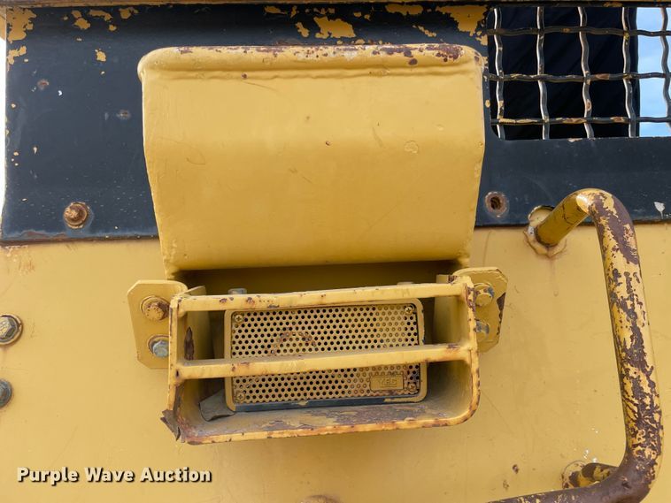 image for item IX9607 1992 Caterpillar D4H  dozer