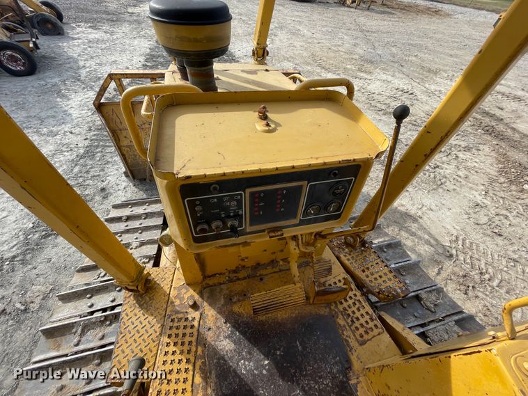 image for item IX9607 1992 Caterpillar D4H  dozer