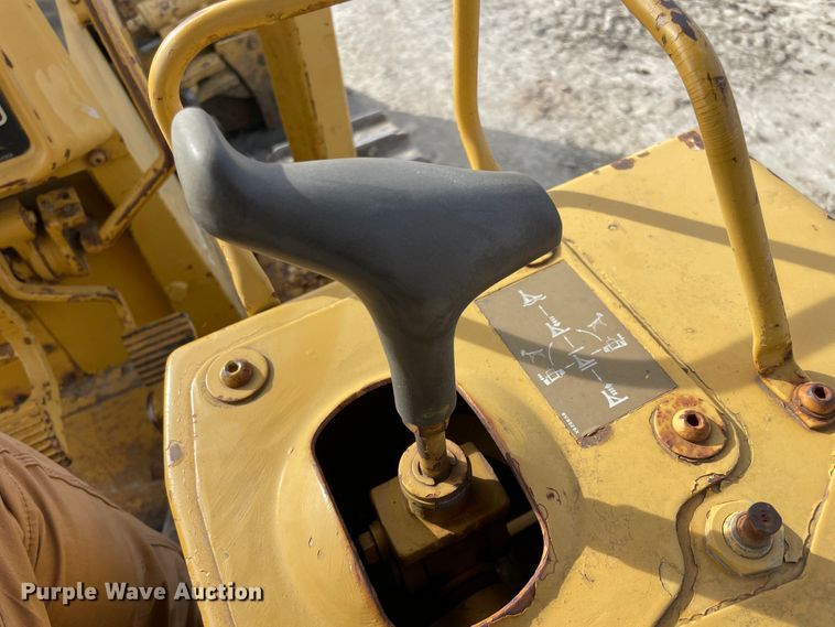 image for item IX9607 1992 Caterpillar D4H  dozer