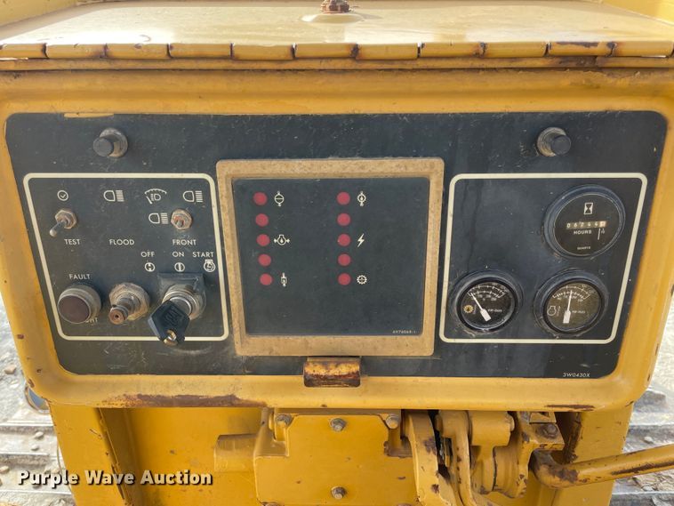 image for item IX9607 1992 Caterpillar D4H  dozer