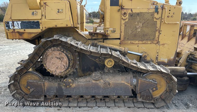 image for item IX9607 1992 Caterpillar D4H  dozer