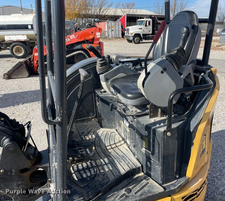 image for item IX9689 2015 John Deere 26G  mini excavator