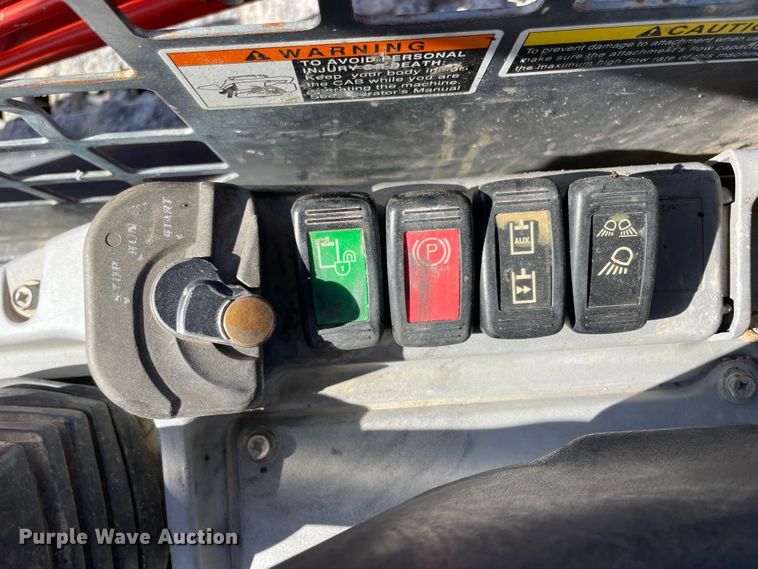 image for item IX9690 2011 Kubota SVL90  tracked skid steer loader