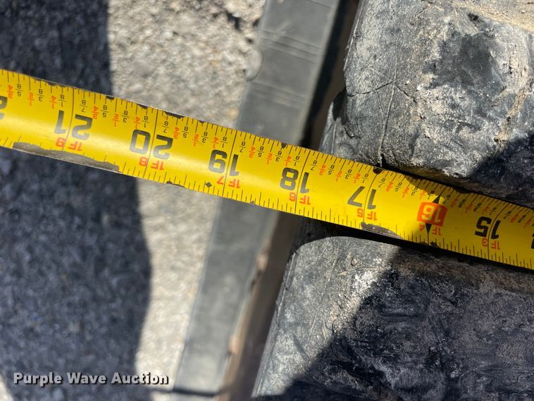 image for item IX9690 2011 Kubota SVL90  tracked skid steer loader