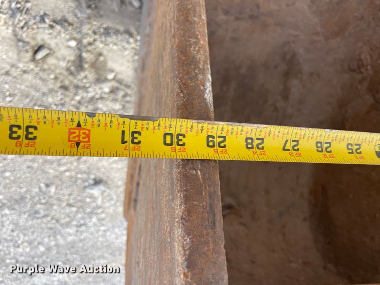 image for item IX9692 2011 Komatsu PC138USLC-8  excavator