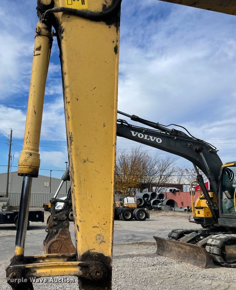 image for item IX9692 2011 Komatsu PC138USLC-8  excavator