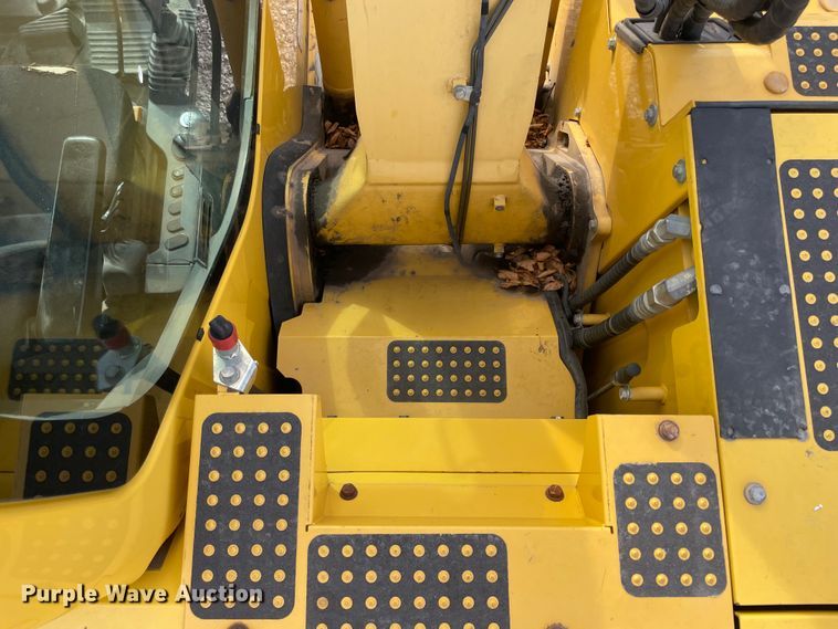 image for item IX9692 2011 Komatsu PC138USLC-8  excavator