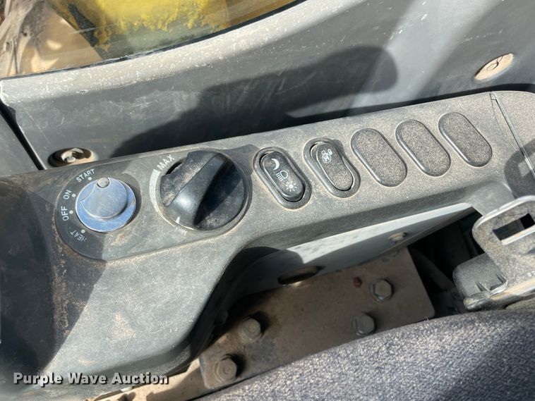 image for item IX9692 2011 Komatsu PC138USLC-8  excavator