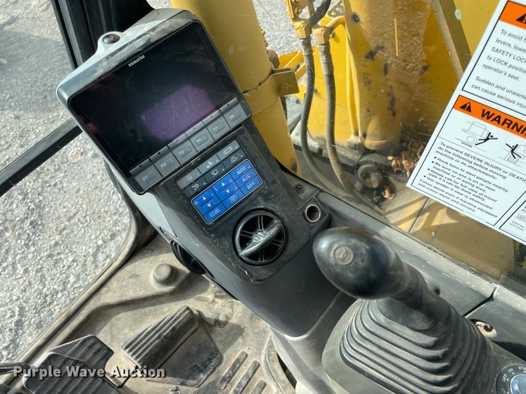 image for item IX9692 2011 Komatsu PC138USLC-8  excavator