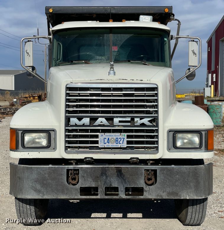 image for item IX9697 2004 Mack CH613  dump truck
