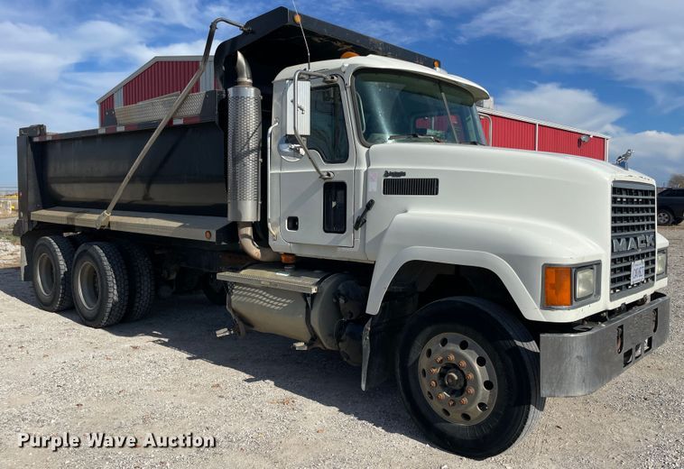 image for item IX9697 2004 Mack CH613  dump truck