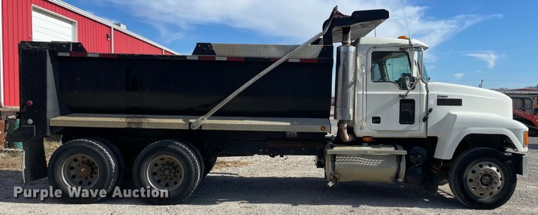 image for item IX9697 2004 Mack CH613  dump truck