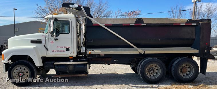 image for item IX9697 2004 Mack CH613  dump truck