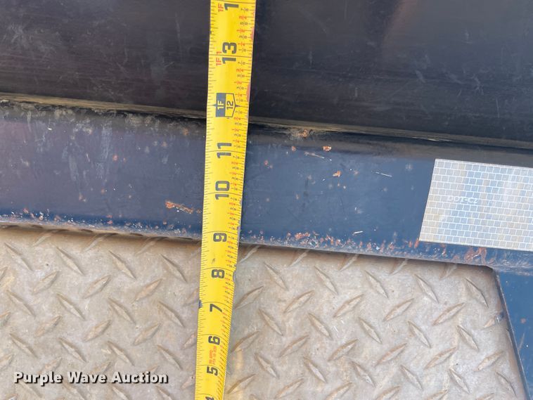 image for item IX9697 2004 Mack CH613  dump truck