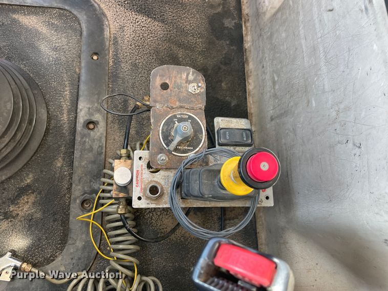 image for item IX9697 2004 Mack CH613  dump truck