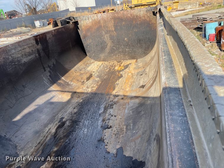 image for item IX9697 2004 Mack CH613  dump truck