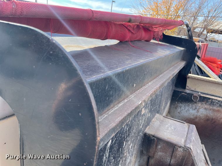 image for item IX9697 2004 Mack CH613  dump truck