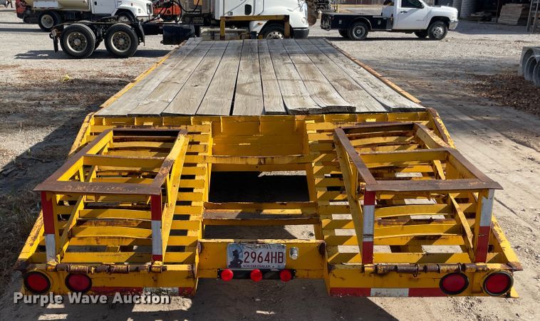 image for item IX9698 1995 Carrier King  equipment trailer