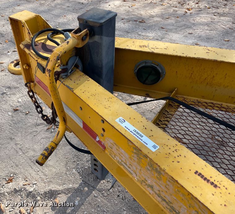 image for item IX9698 1995 Carrier King  equipment trailer