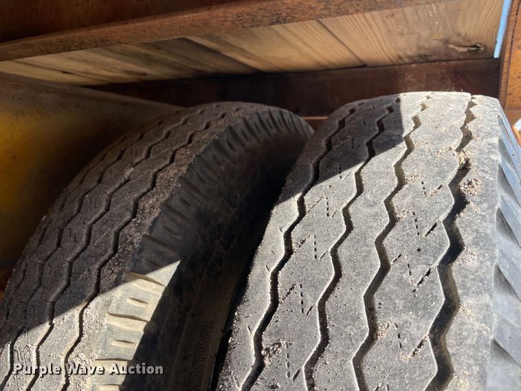 image for item IX9698 1995 Carrier King  equipment trailer