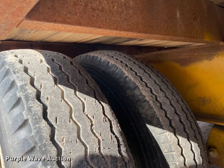 image for item IX9698 1995 Carrier King  equipment trailer