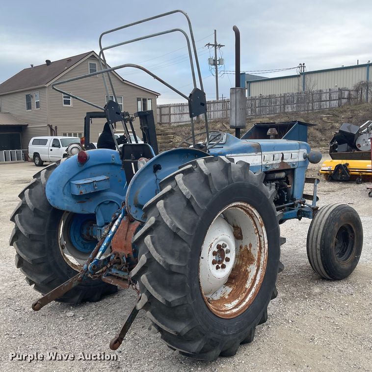 image for item IY9802 Ford 3000  tractor