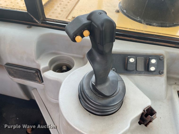 image for item IY9803 2006 Caterpillar 621G  scraper