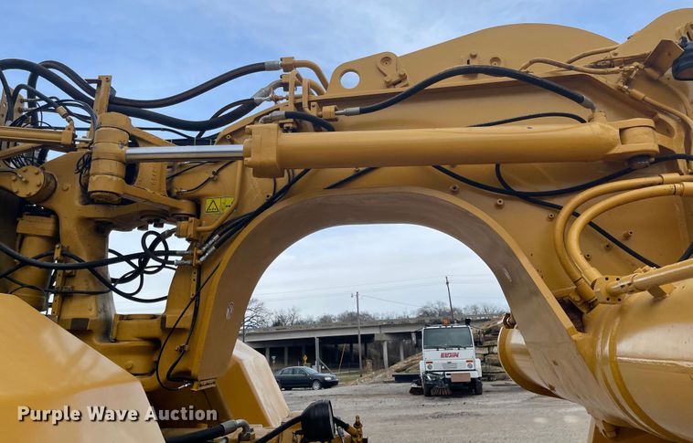 image for item IY9803 2006 Caterpillar 621G  scraper