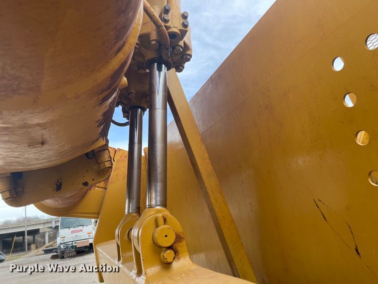 image for item IY9803 2006 Caterpillar 621G  scraper