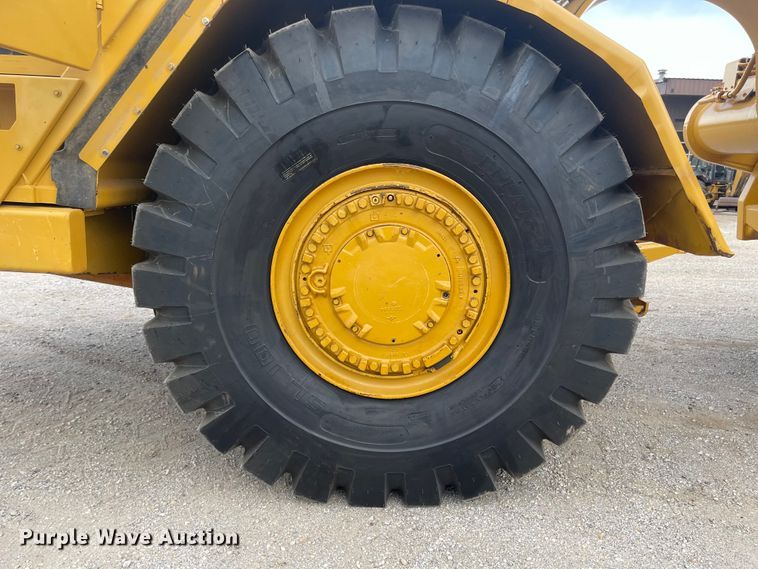 image for item IY9803 2006 Caterpillar 621G  scraper