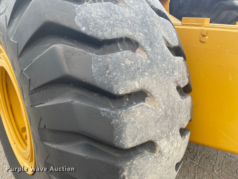 image for item IY9803 2006 Caterpillar 621G  scraper