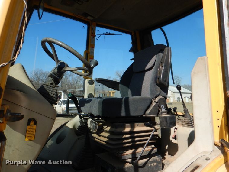 image for item JD9481 2004 Komatsu WB140-2N  backhoe