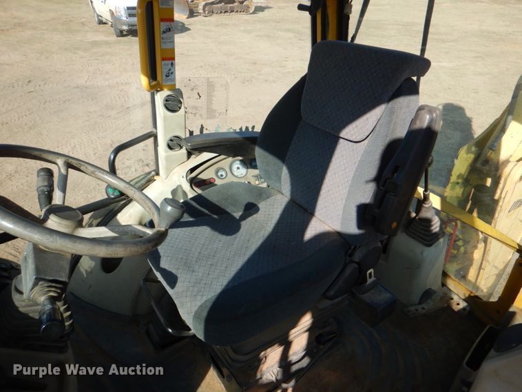image for item JD9481 2004 Komatsu WB140-2N  backhoe