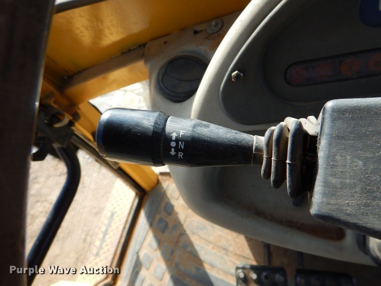 image for item JD9481 2004 Komatsu WB140-2N  backhoe