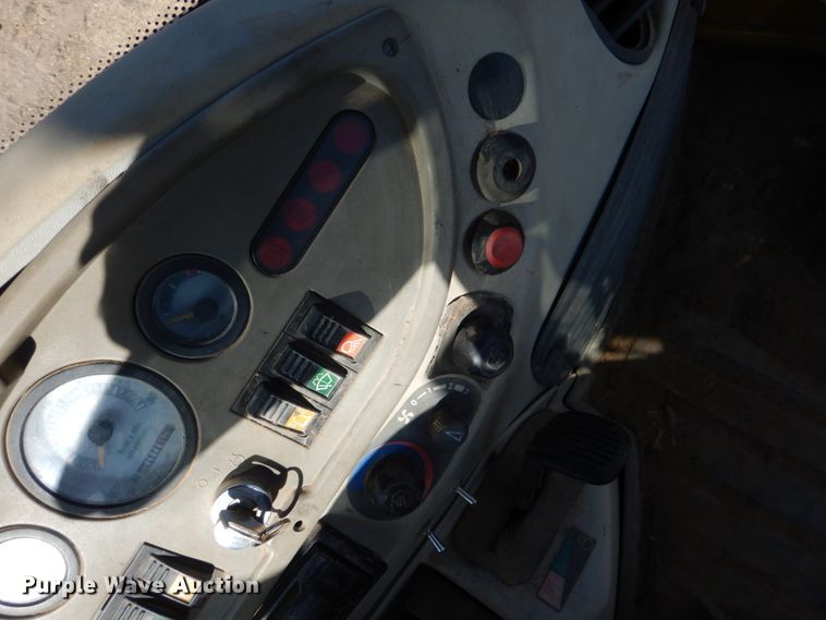 image for item JD9481 2004 Komatsu WB140-2N  backhoe