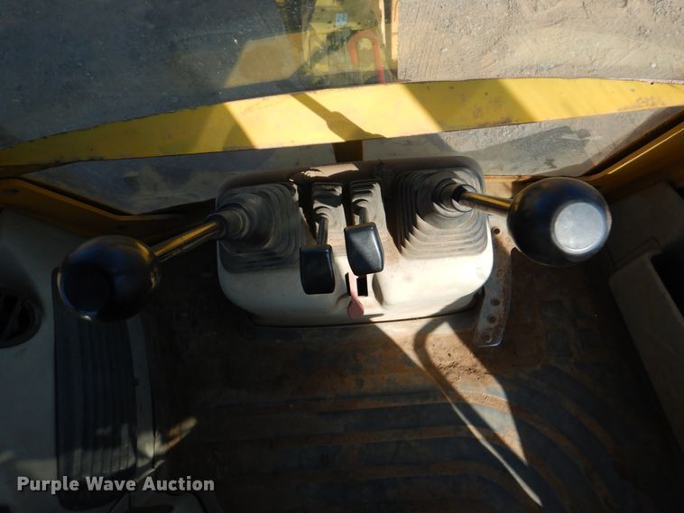 image for item JD9481 2004 Komatsu WB140-2N  backhoe