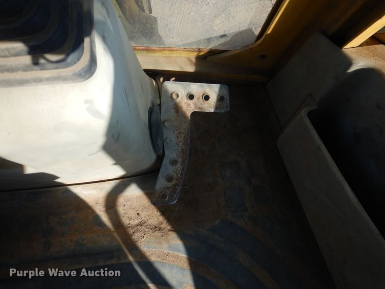 image for item JD9481 2004 Komatsu WB140-2N  backhoe