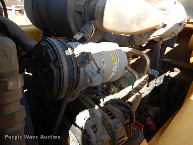 image for item JD9481 2004 Komatsu WB140-2N  backhoe