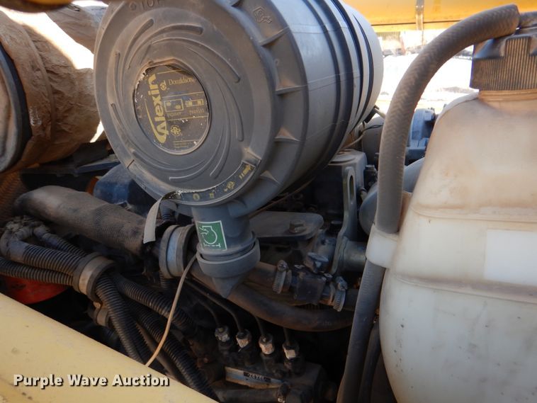 image for item JD9481 2004 Komatsu WB140-2N  backhoe